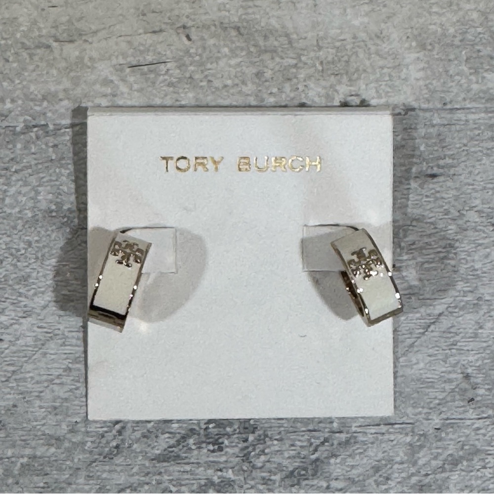 TORY BURCH Kira Enamel Huggie Hoop Earrings In White O/S - Picture 5 of 7